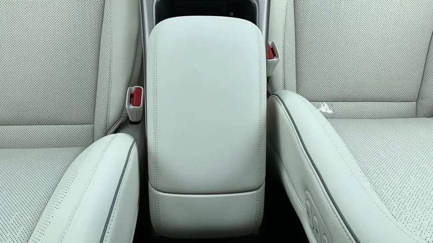 2025 Genesis GV60 KMUKCDSC2SU027417