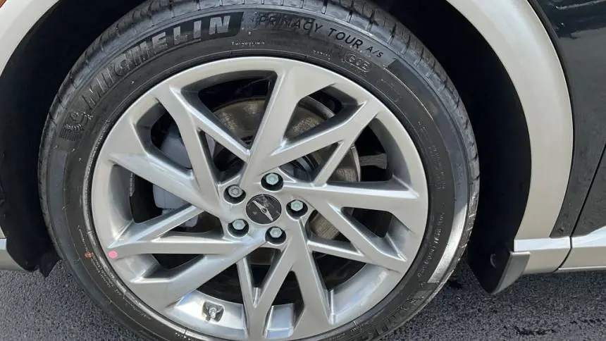 2025 Genesis GV60 KMUKCDSC2SU027417