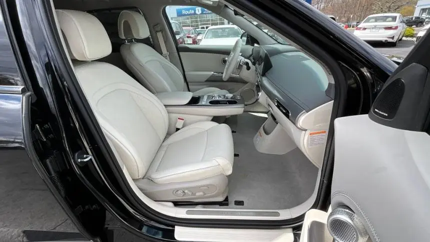 2025 Genesis GV60 KMUKCDSC2SU027417