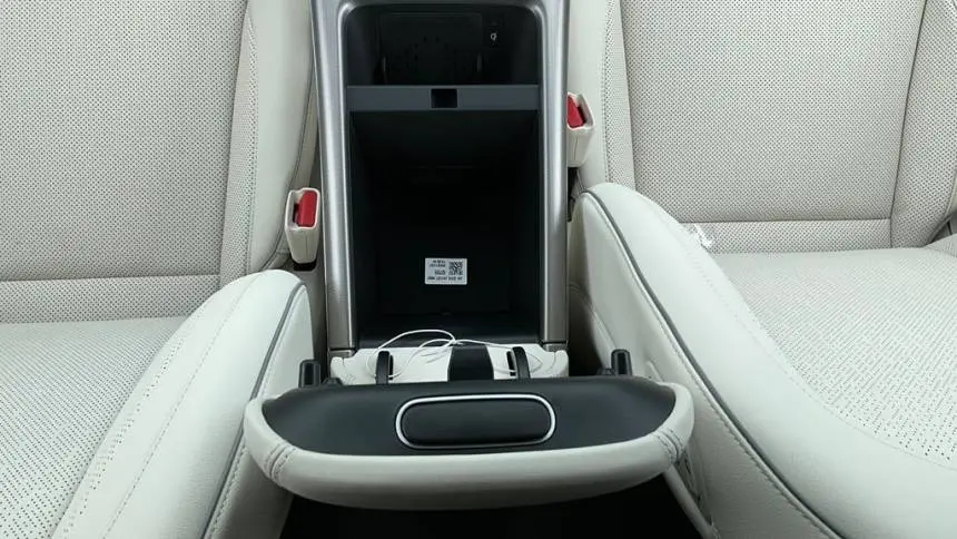 2025 Genesis GV60 KMUKCDSC2SU027417