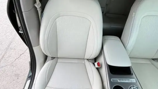 2025 Genesis GV60 KMUKCDSC2SU027417