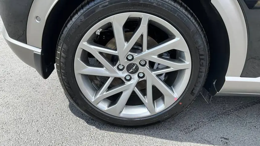 2025 Genesis GV60 KMUKCDSC2SU027417