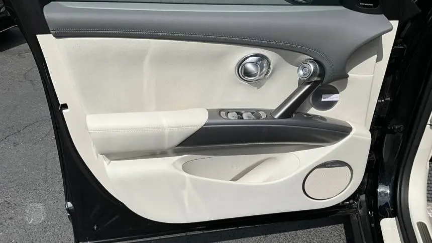 2025 Genesis GV60 KMUKCDSC2SU027417