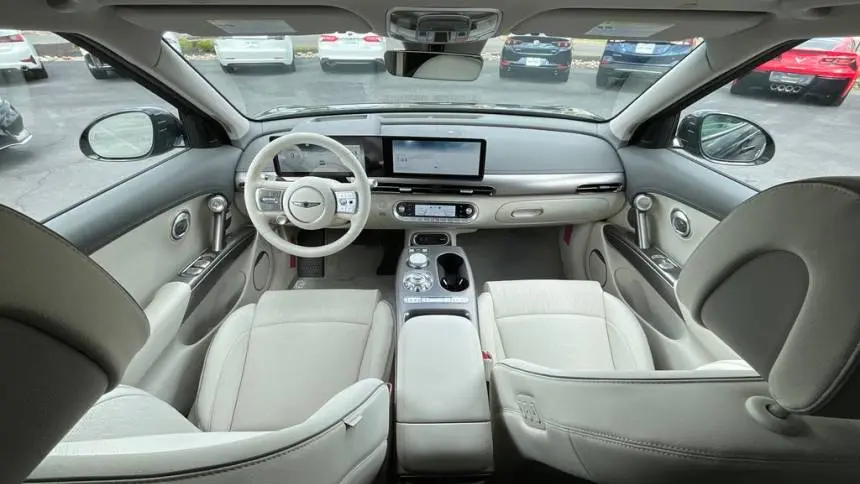 2025 Genesis GV60 KMUKCDSC2SU027417