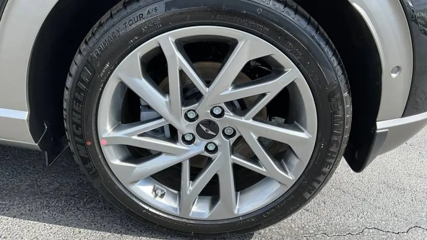 2025 Genesis GV60 KMUKCDSC2SU027417