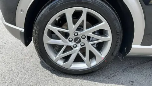 2025 Genesis GV60 KMUKCDSC2SU027417