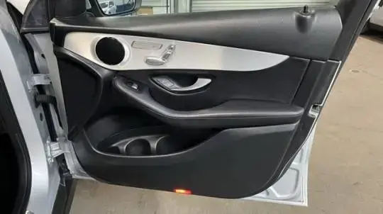 2020 Mercedes GLC 350e 4MATIC - Images - 10