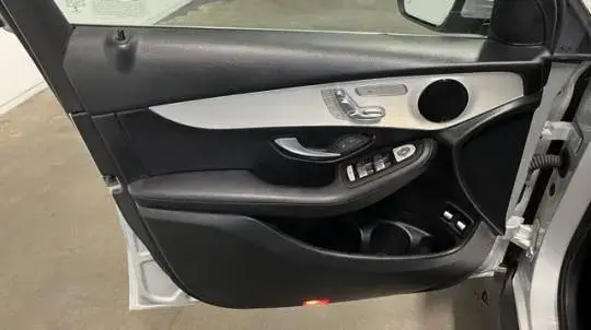 2020 Mercedes GLC 350e 4MATIC - Images - 20