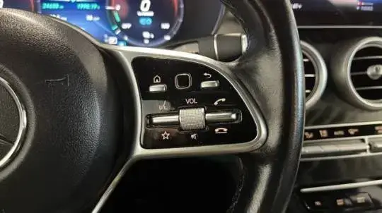 2020 Mercedes GLC 350e 4MATIC - Images - 22