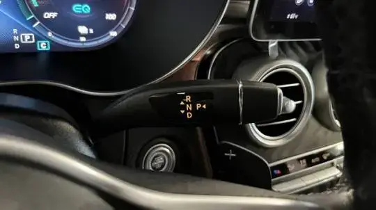 2020 Mercedes GLC 350e 4MATIC - Images - 24