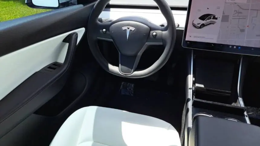 2020 Tesla Model Y 5YJYGDEE7LF031245