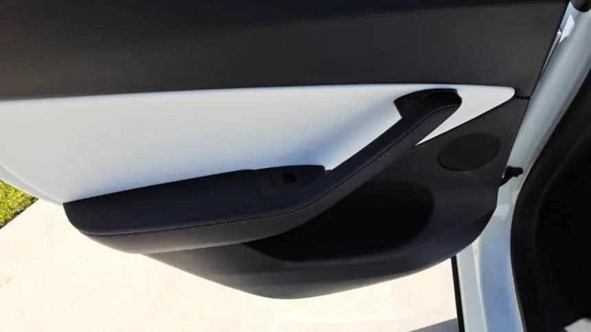 2020 Tesla Model Y 5YJYGDEE7LF031245