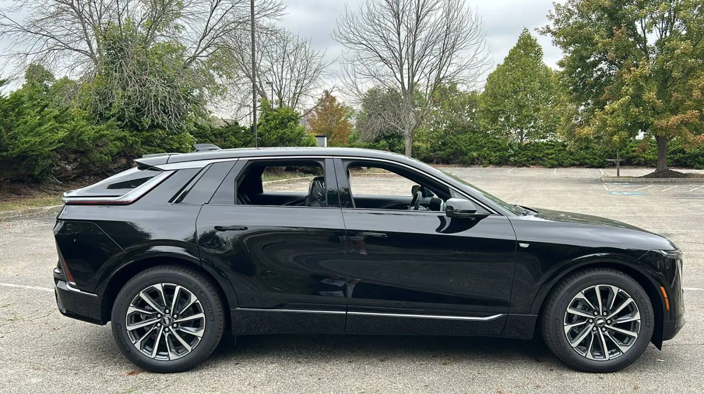 2024 Cadillac Lyriq 1GYKPVRKXRZ143045