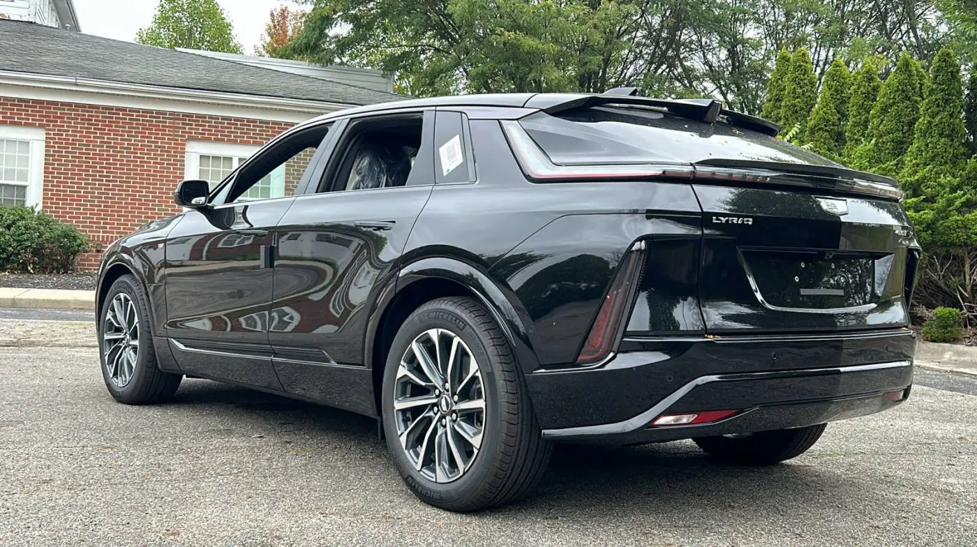 2024 Cadillac Lyriq 1GYKPVRKXRZ143045