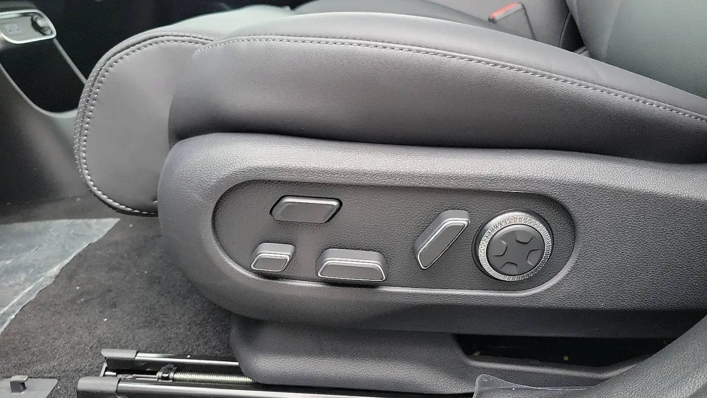 2025 Genesis GV60 KMUKB4SA2SU027449
