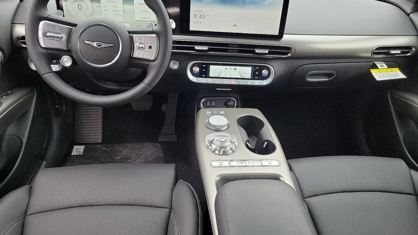 2025 Genesis GV60 KMUKB4SA2SU027449