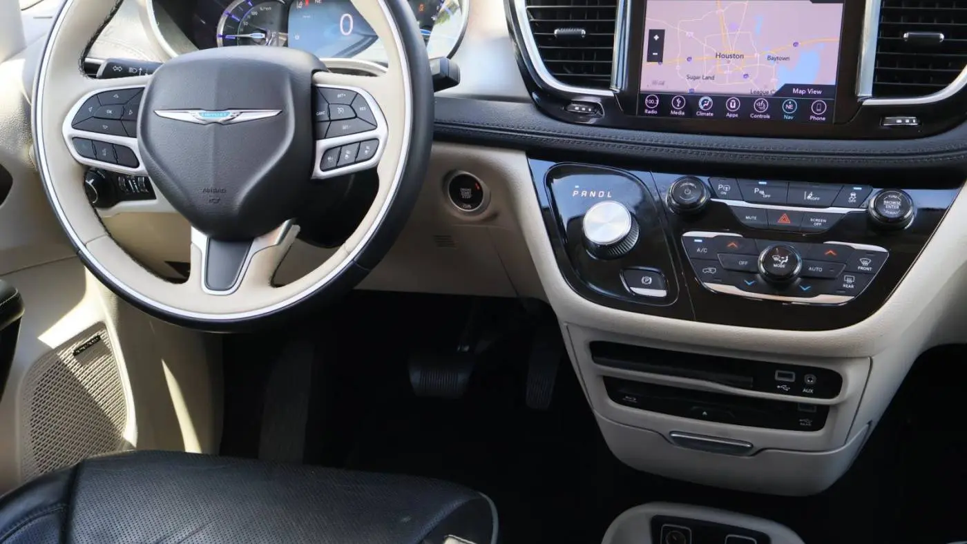 2018 Chrysler Pacifica 2C4RC1N73JR118755