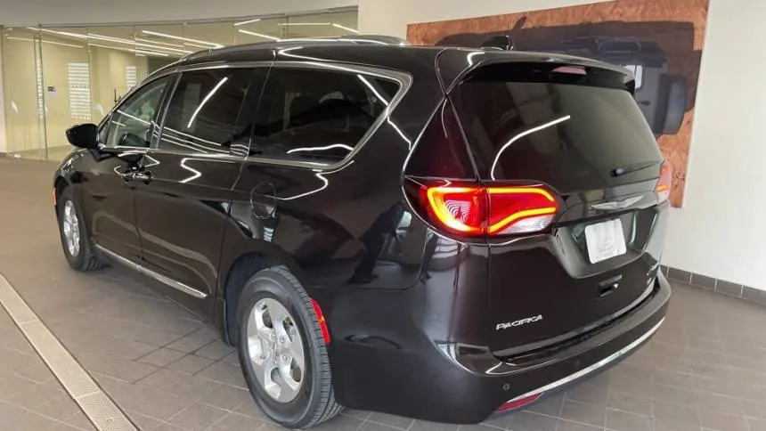 2018 Chrysler Pacifica 2C4RC1L75JR198479