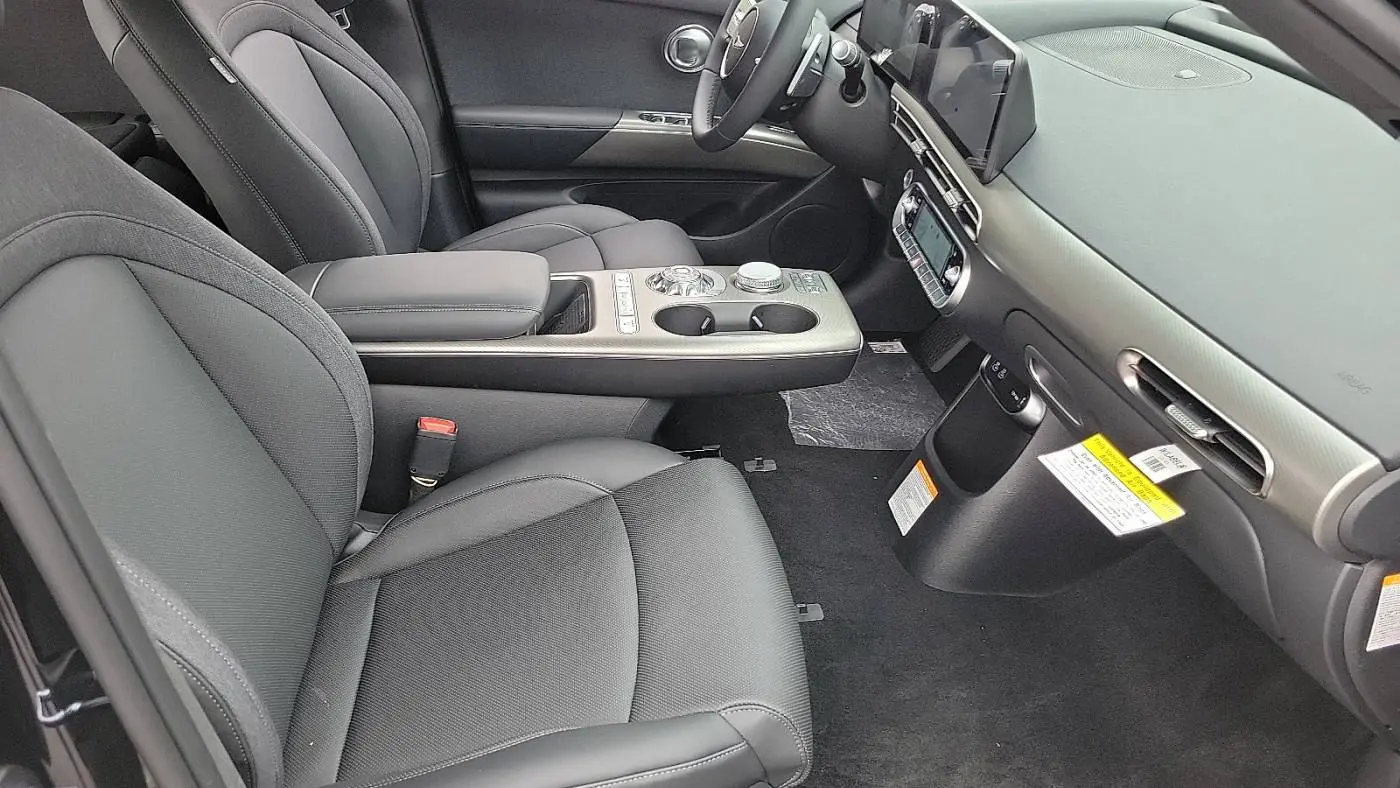 2025 Genesis GV60 KMUKB4SA2SU027449