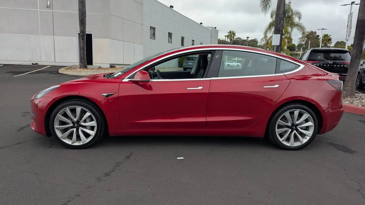 2018 Tesla Model 3 5YJ3E1EA9JF032504