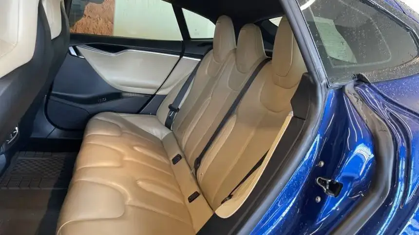 2016 Tesla Model S - Images - 9