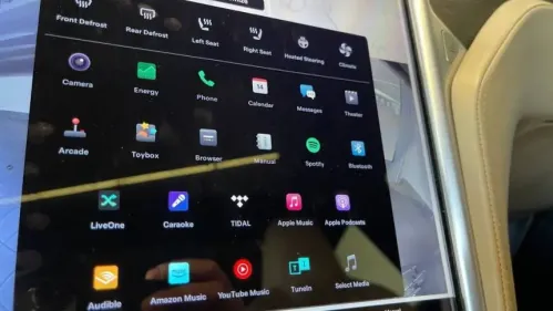 2016 Tesla Model S - Images - 17
