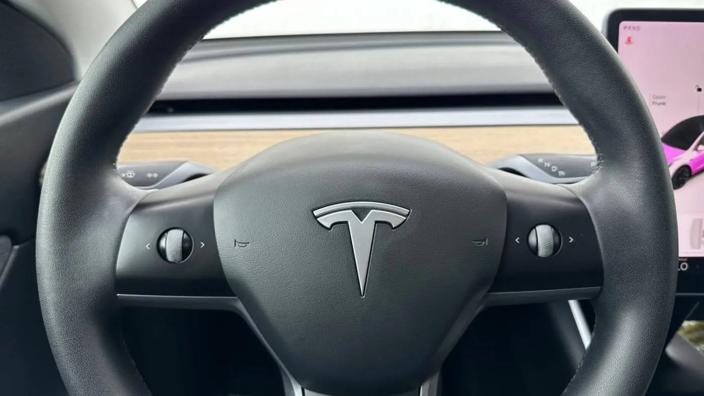 2021 Tesla Model Y 5YJYGDEE4MF084874