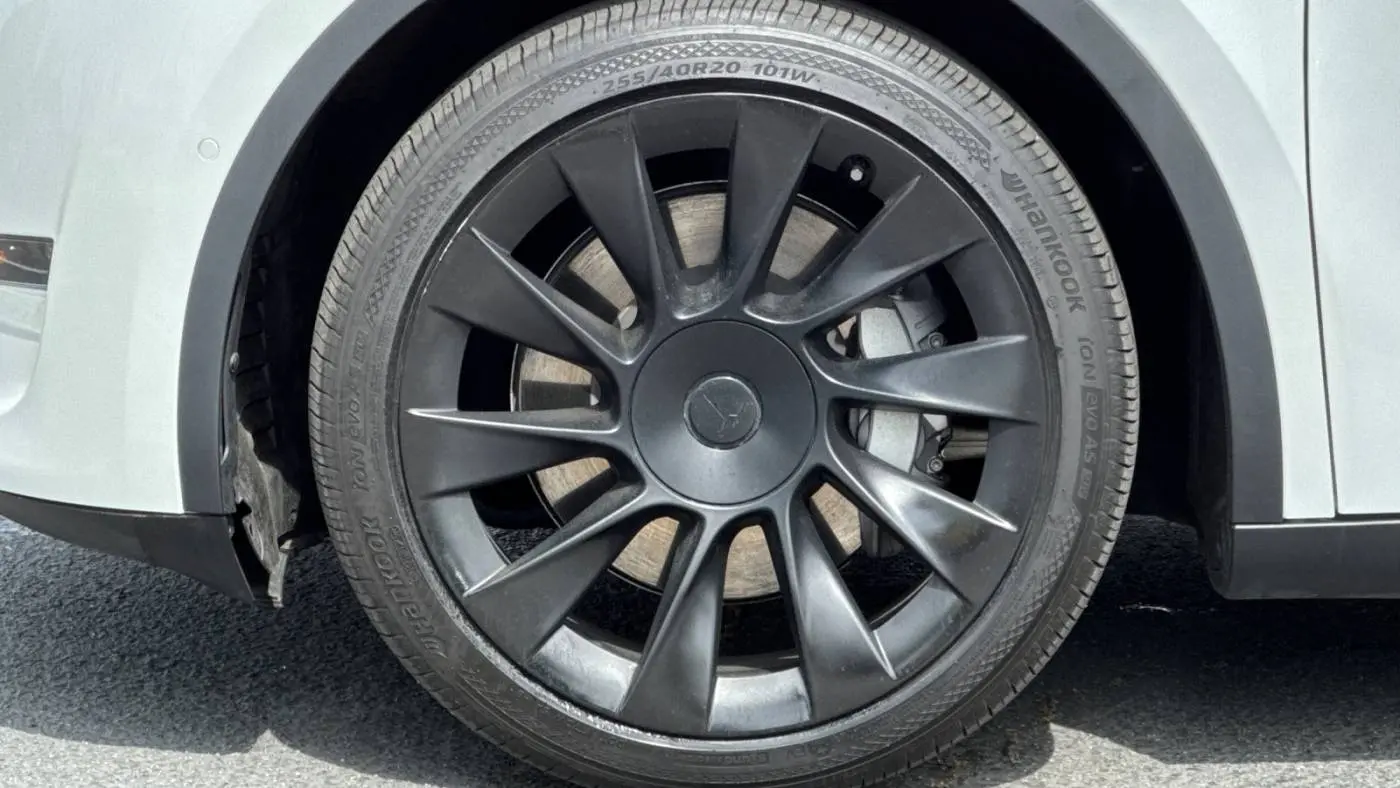 2021 Tesla Model Y 5YJYGDEE4MF084874
