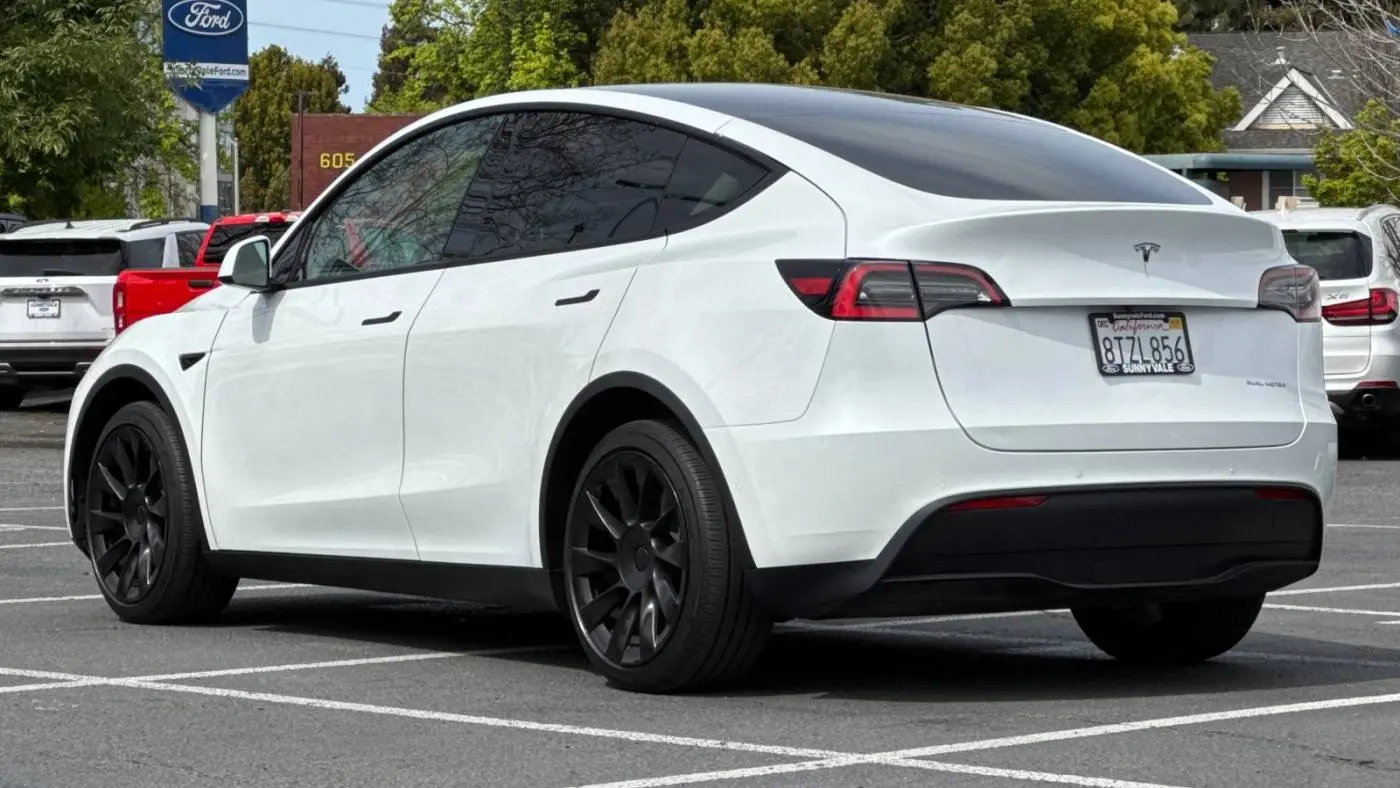 2021 Tesla Model Y 5YJYGDEE4MF084874