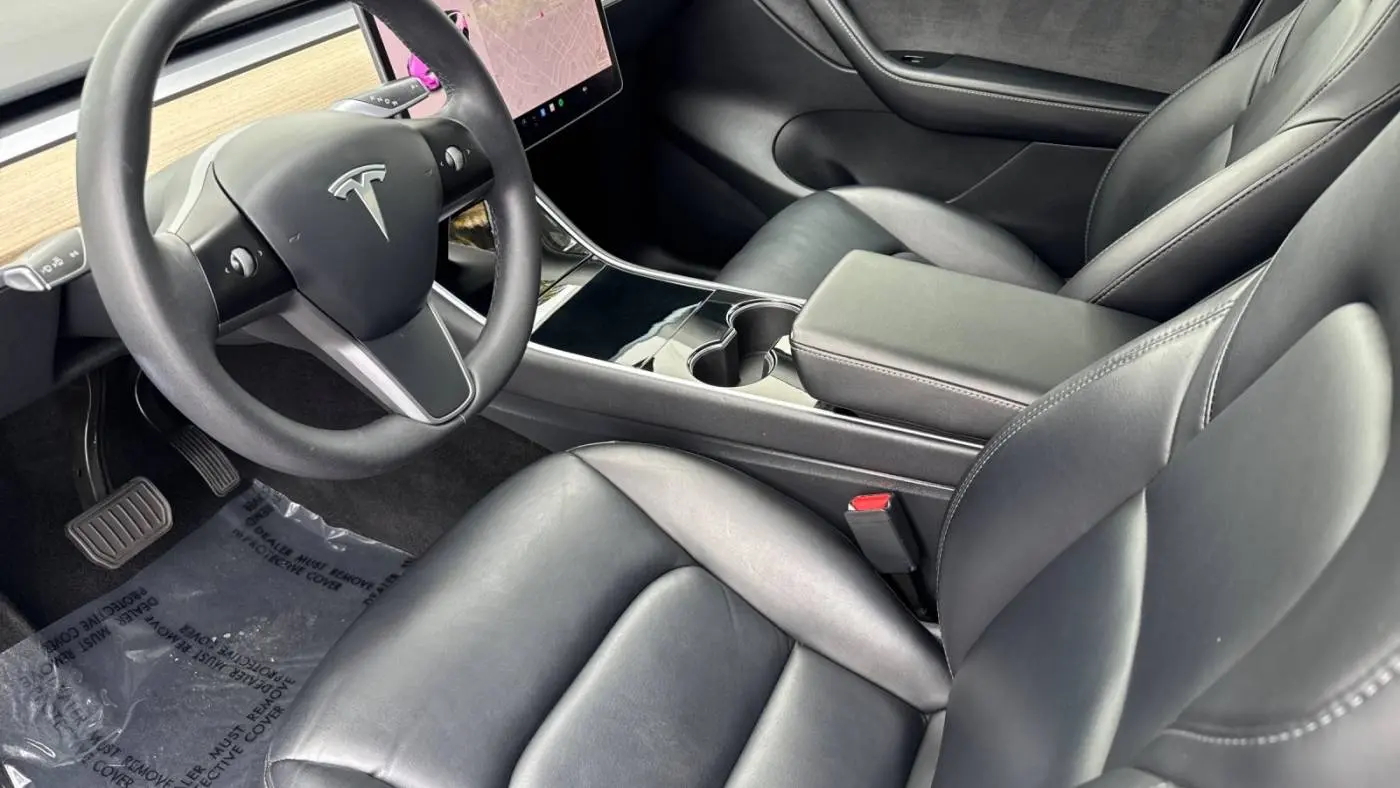 2021 Tesla Model Y 5YJYGDEE4MF084874