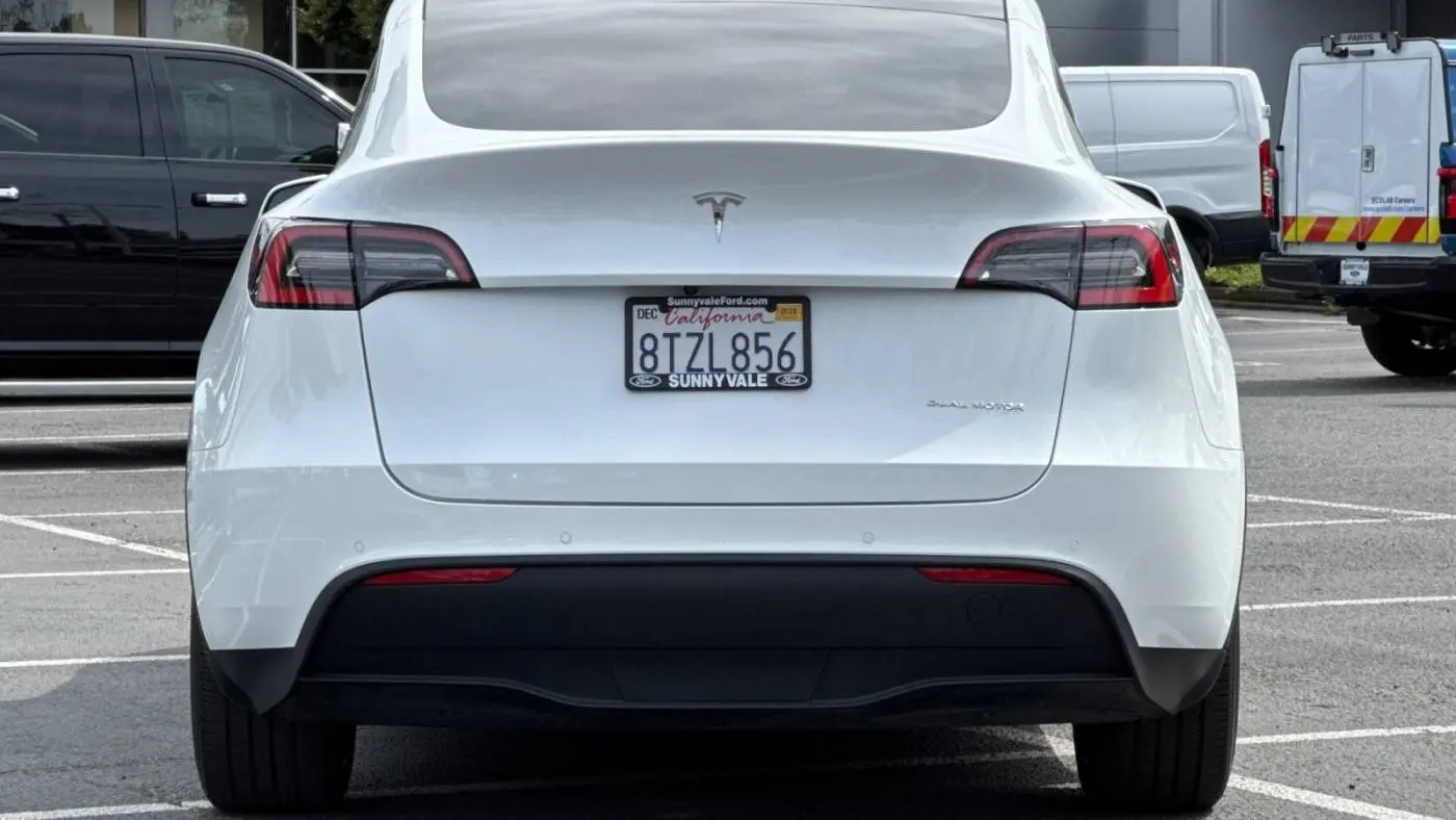 2021 Tesla Model Y 5YJYGDEE4MF084874
