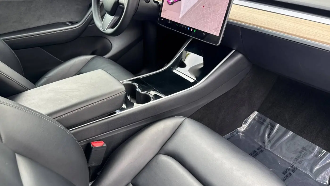 2021 Tesla Model Y 5YJYGDEE4MF084874
