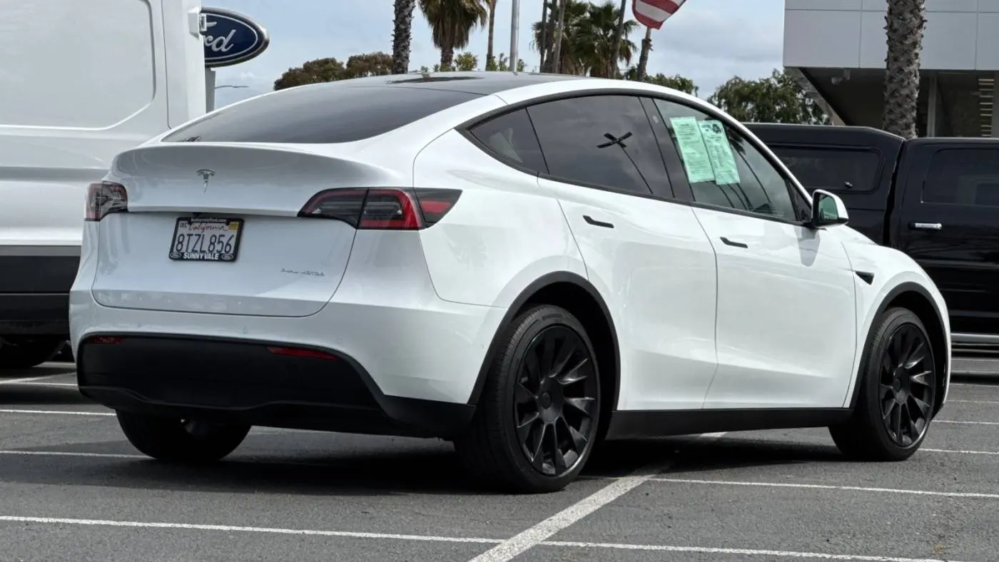 2021 Tesla Model Y 5YJYGDEE4MF084874