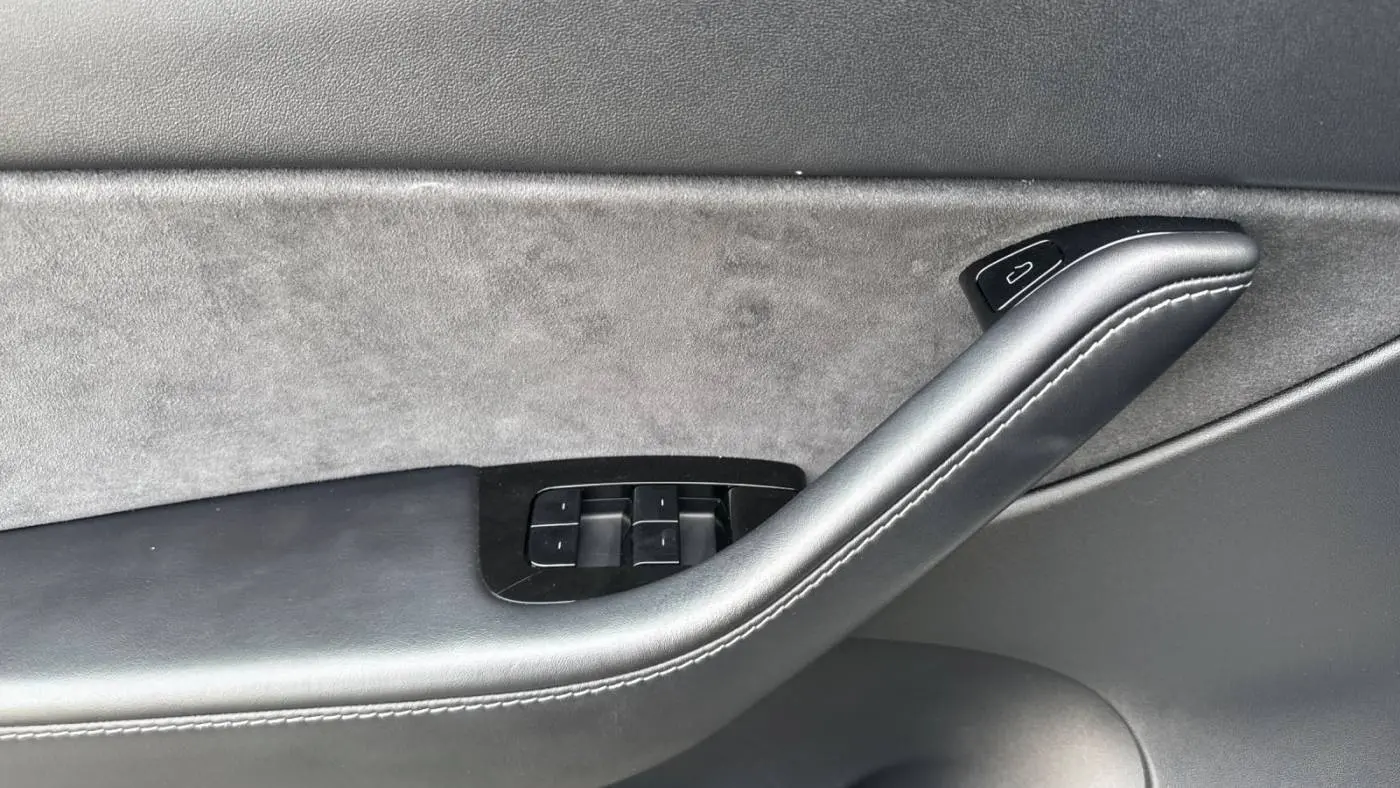 2021 Tesla Model Y 5YJYGDEE4MF084874