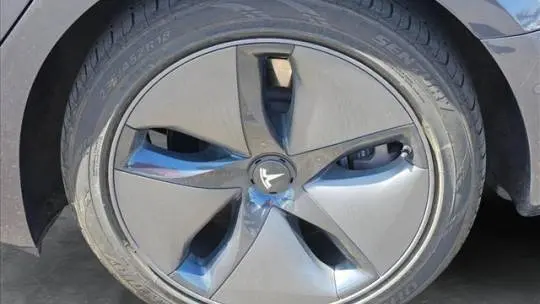 2018 Tesla Model 3 5YJ3E1EA3JF048259