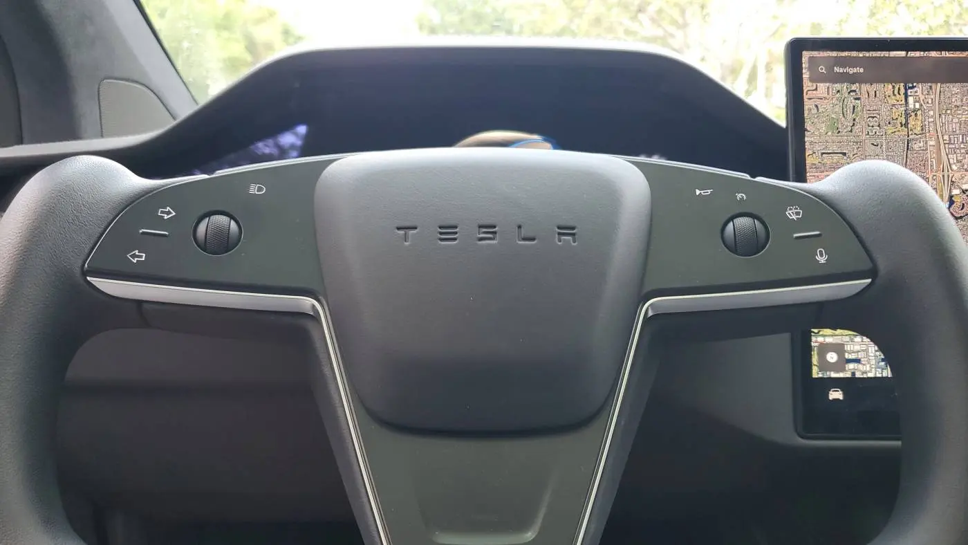 2023 Tesla Model X 7SAXCBE67PF431108