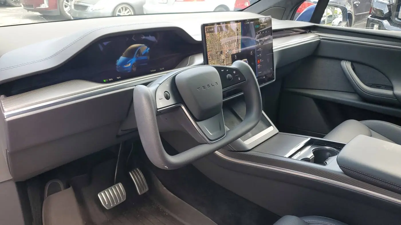 2023 Tesla Model X 7SAXCBE67PF431108