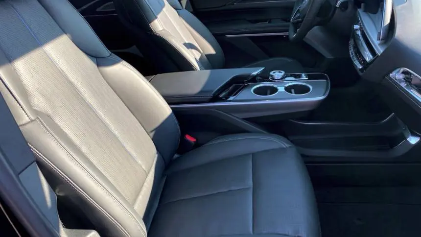 2024 Cadillac Lyriq 1GYKPRRK1RZ116310