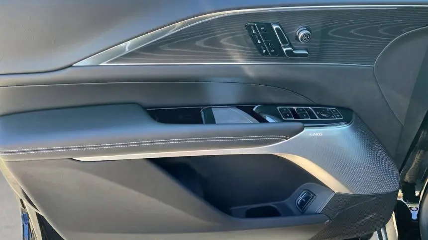 2024 Cadillac Lyriq 1GYKPRRK1RZ116310