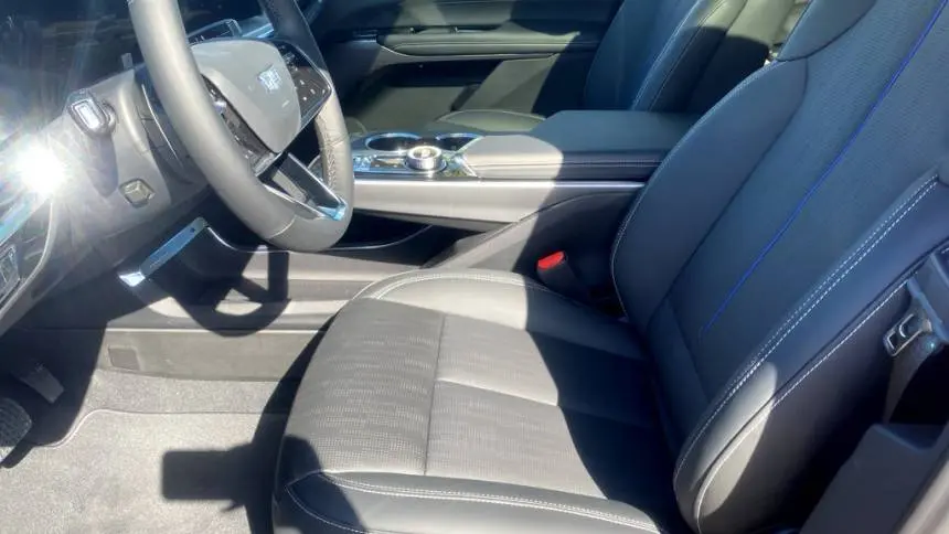 2024 Cadillac Lyriq 1GYKPTRK4RZ132482