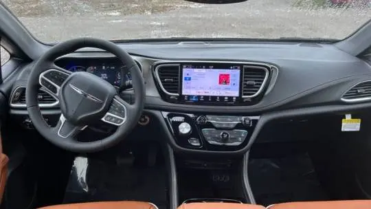 2025 Chrysler Pacifica 2C4RC1N75SR564018