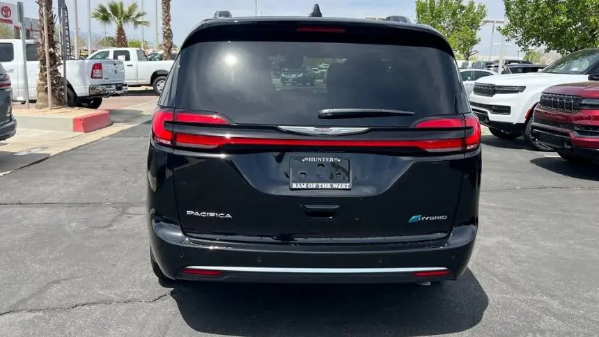 2025 Chrysler Pacifica 2C4RC1N75SR550104