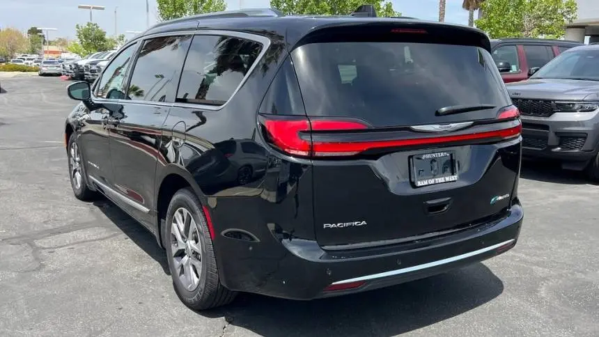 2025 Chrysler Pacifica 2C4RC1N75SR550104