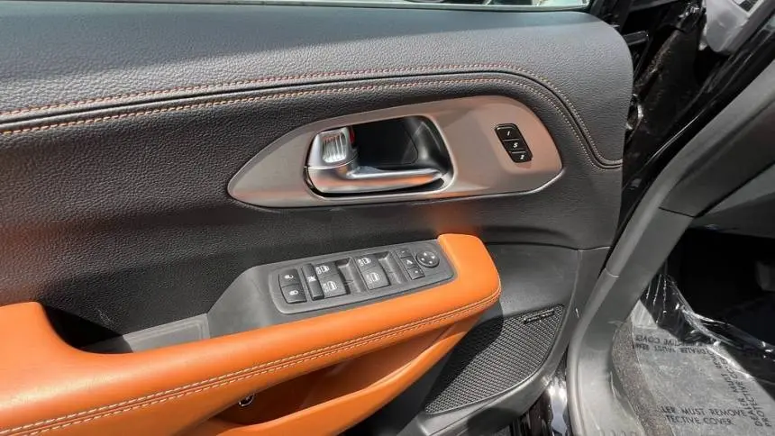 2025 Chrysler Pacifica 2C4RC1N75SR550104