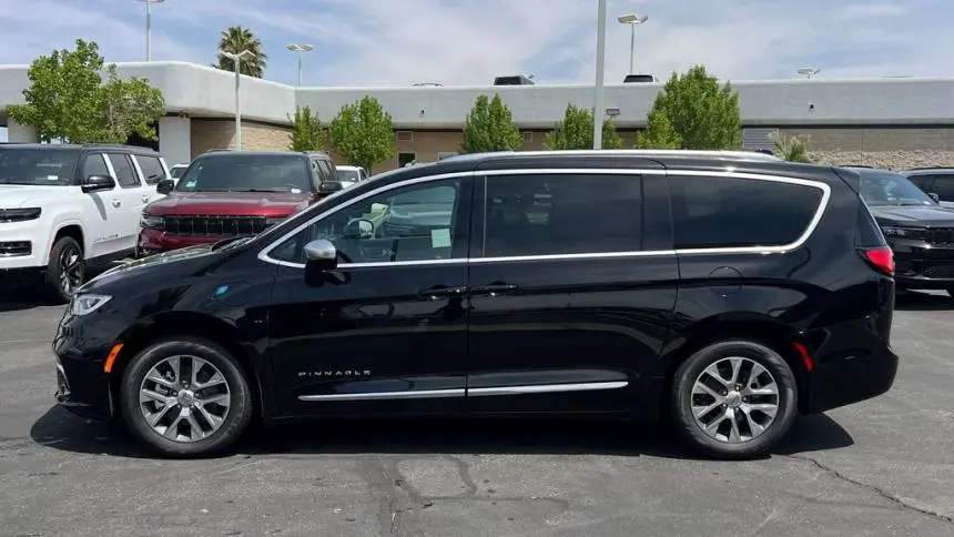 2025 Chrysler Pacifica 2C4RC1N75SR550104