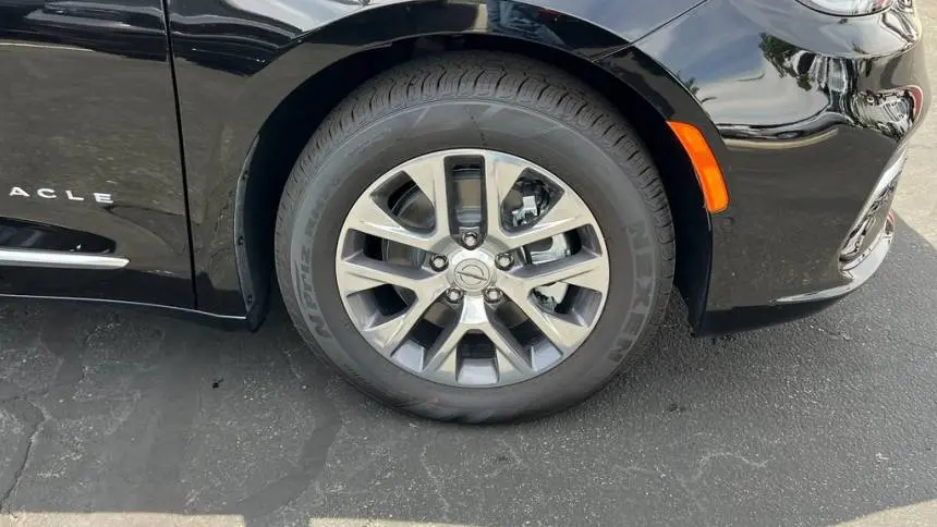 2025 Chrysler Pacifica 2C4RC1N75SR550104