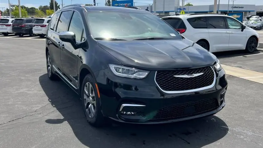 2025 Chrysler Pacifica 2C4RC1N75SR550104