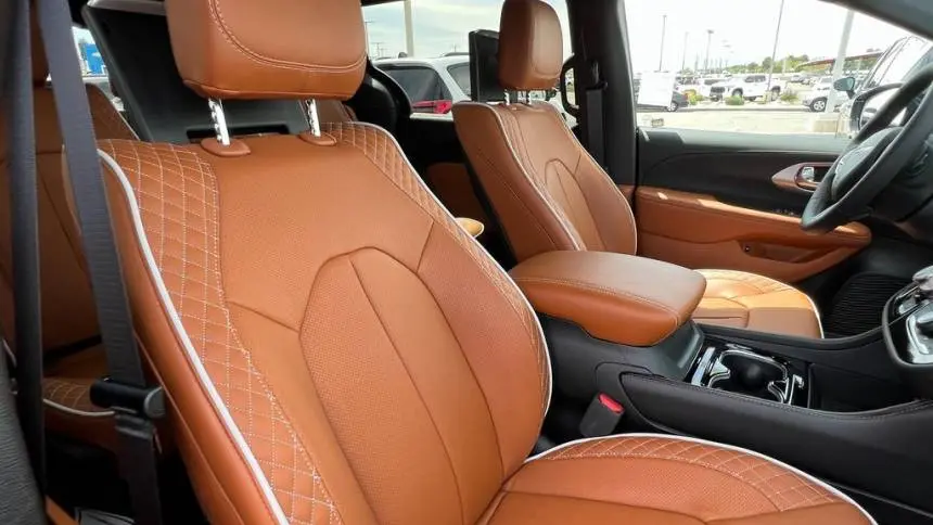 2025 Chrysler Pacifica 2C4RC1N75SR550104