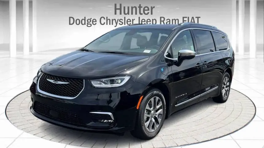 2025 Chrysler Pacifica 2C4RC1N75SR550104