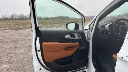 2025 Chrysler Pacifica 2C4RC1N75SR564018